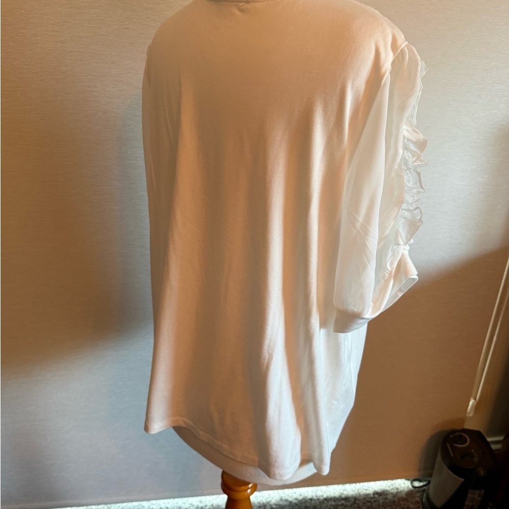 Chic White Ruffle Sleeve Tee - Picture 4 of 4